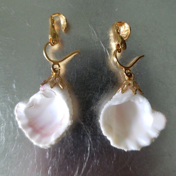 VTG pair of sea shell earclips - Picture 4 of 5